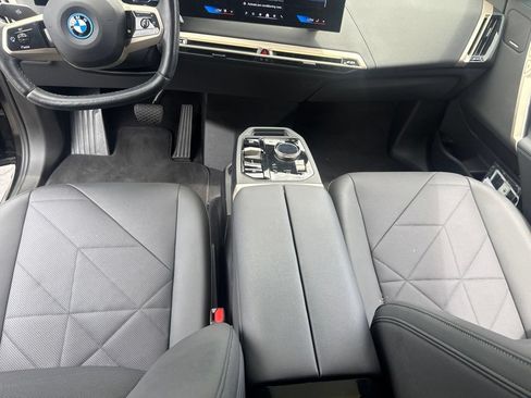 Used 2024 BMW iX xDrive50 w/ Premium Package AWD/4WD image 19