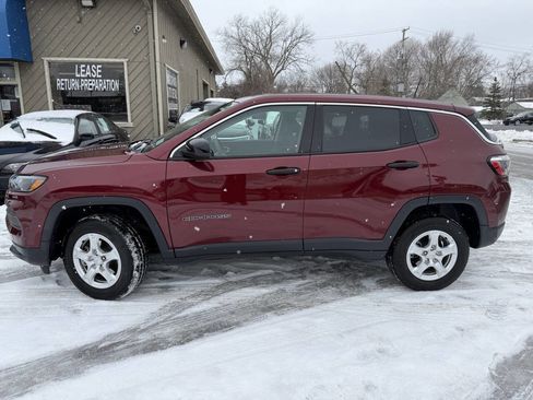 Used 2022 Jeep Compass Sport image 9