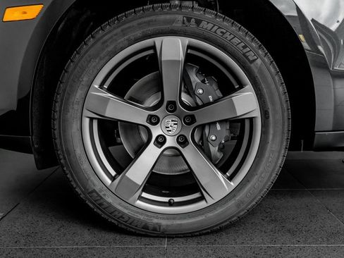 Certified 2026 Porsche Macan AWD/4WD image 11