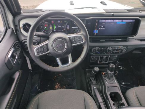 Used 2024 Jeep Wrangler Unlimited Sahara AWD/4WD image 17