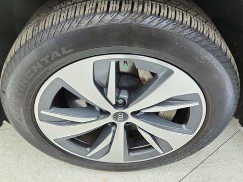 Used 2024 Audi Q8 e-tron Premium Plus w/ Premium Plus Package image 60