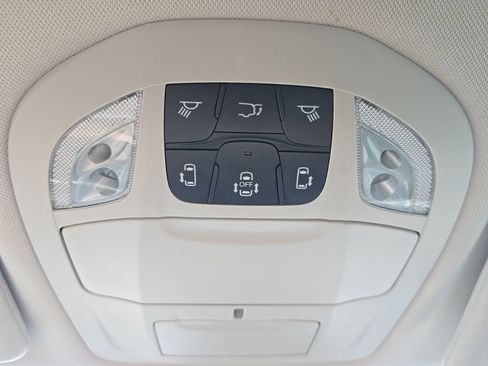 Used 2024 Chrysler Pacifica Touring-L FWD image 35