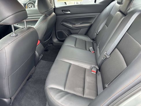 Used 2022 Nissan Altima 2.5 SR FWD image 11