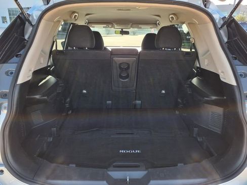 Used 2015 Nissan Rogue SV FWD image 8