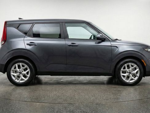 Used 2025 Kia Soul LX w/ LX Technology Package FWD image 11