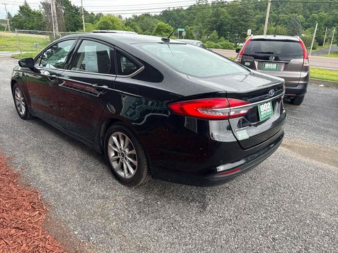 Used 2017 Ford Fusion SE w/ Fusion SE Technology Package FWD image 6