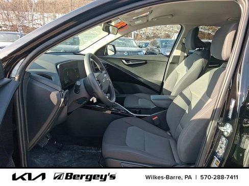 Certified 2025 Kia Niro LX image 16
