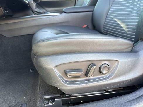 Used 2024 Toyota Camry SE image 19