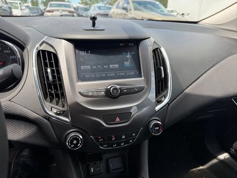Used 2017 Chevrolet Cruze LT FWD image 6