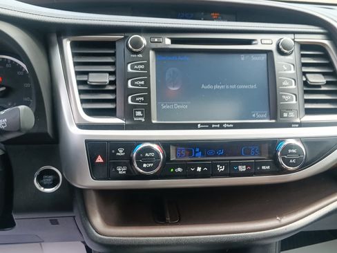 Used 2017 Toyota Highlander Limited AWD/4WD image 11