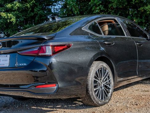 Used 2024 Lexus ES 300h w/ Premium Package FWD image 5