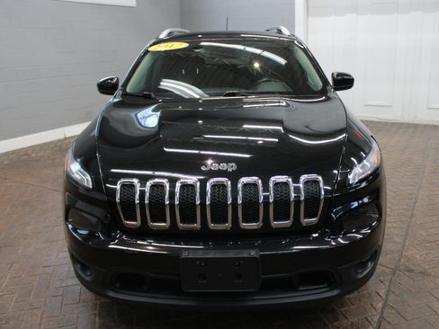 Used 2017 Jeep Cherokee Latitude image 2