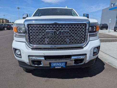 Used 2015 GMC Sierra 2500 Denali w/ Duramax Plus Package AWD/4WD image 5