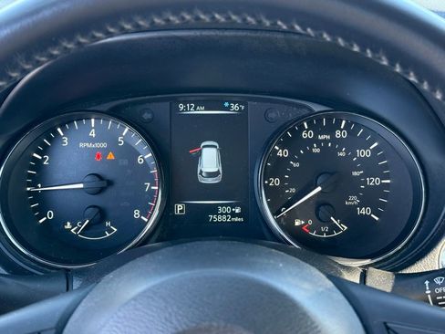 Used 2017 Nissan Rogue SV image 16