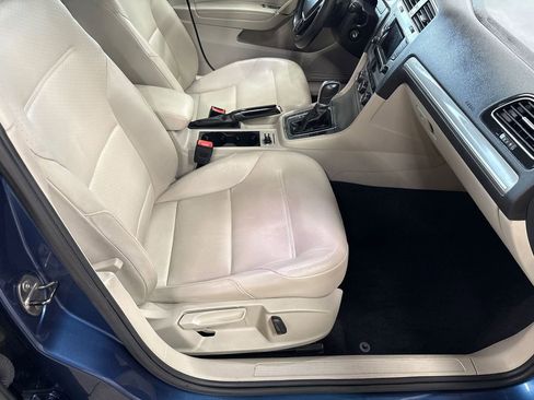 Used 2015 Volkswagen Golf S w/ Lighting Package image 46