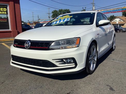 Used 2016 Volkswagen Jetta GLI SE FWD image 3