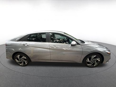 Used 2025 Hyundai Elantra SEL FWD image 8
