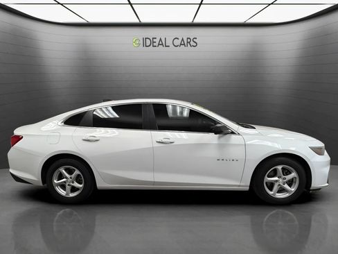 Used 2017 Chevrolet Malibu LS w/ LPO, Convenience Package 1 FWD image 4