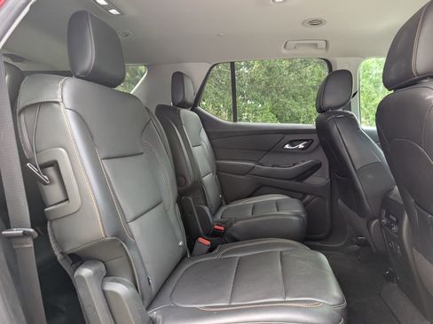 Used 2018 Chevrolet Traverse LT FWD image 19