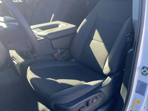 Used 2024 Chevrolet Silverado 2500 Custom w/ Custom Value Package image 15