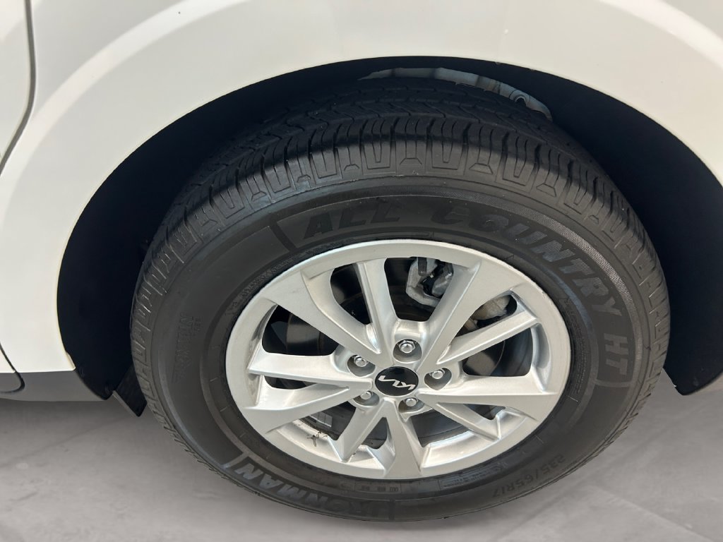 Used 2022 Kia Carnival LX FWD image 14