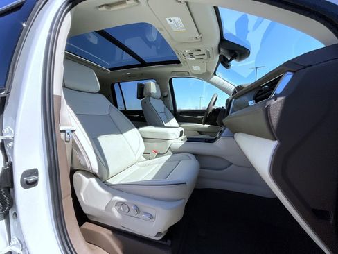 Used 2023 GMC Yukon XL Denali w/ Denali Reserve Package image 16