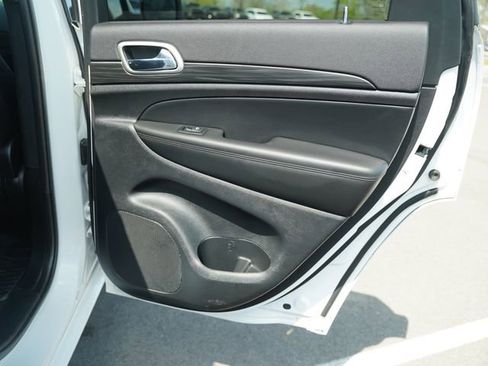 Used 2022 Jeep Grand Cherokee Laredo X AWD/4WD image 23