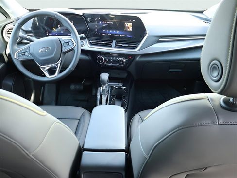 Used 2025 Chevrolet Trax ACTIV w/ Driver Confidence Package image 16