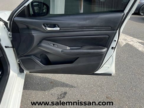 Used 2022 Nissan Altima 2.5 S FWD image 23