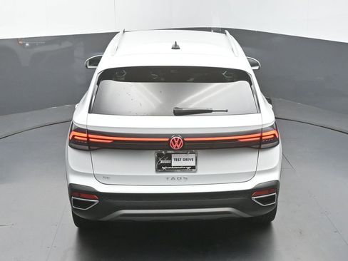Used 2025 Volkswagen Taos SE image 44