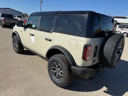 New 2025 Ford Bronco Badlands image 6
