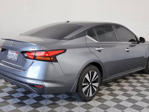 Used 2021 Nissan Altima 2.5 SV image 4