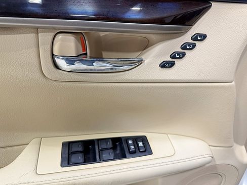 Used 2013 Lexus ES 350 w/ Luxury Pkg image 32