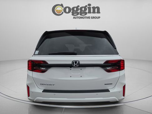 New 2026 Honda Odyssey Touring image 4