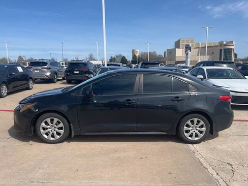 Used 2021 Toyota Corolla LE image 4
