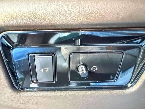 Used 2017 Jaguar F-PACE Prestige image 16