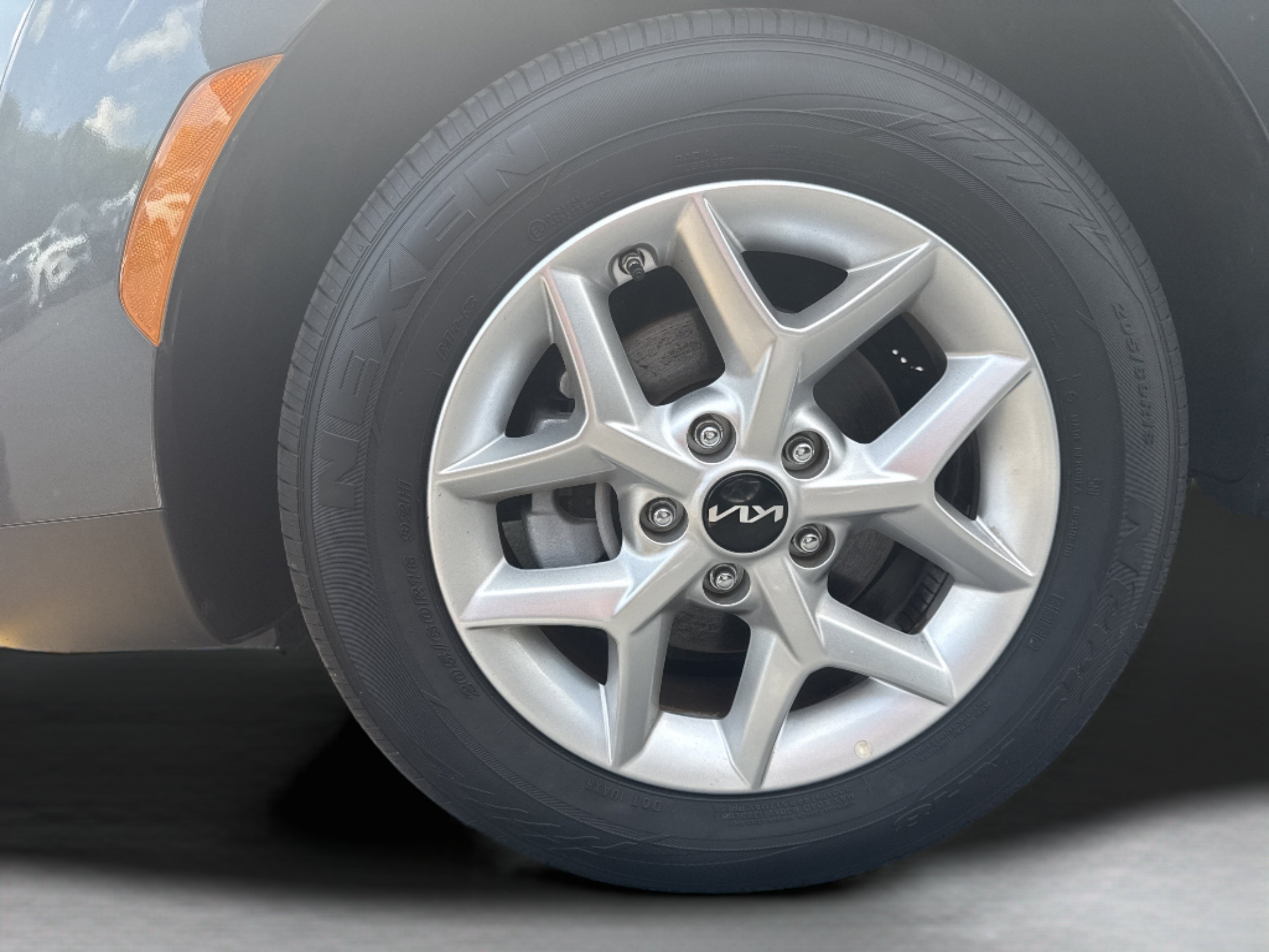 Used 2025 Kia Soul LX w/ LX Technology Package FWD image 27