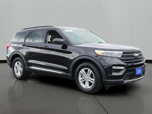 Certified 2022 Ford Explorer XLT w/ Equipment Group 202A AWD/4WD image 4