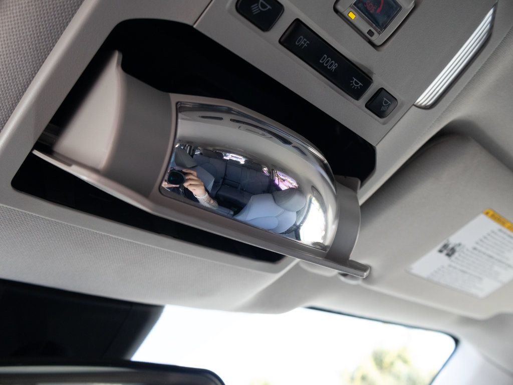 Used 2022 Toyota Highlander LE FWD image 33