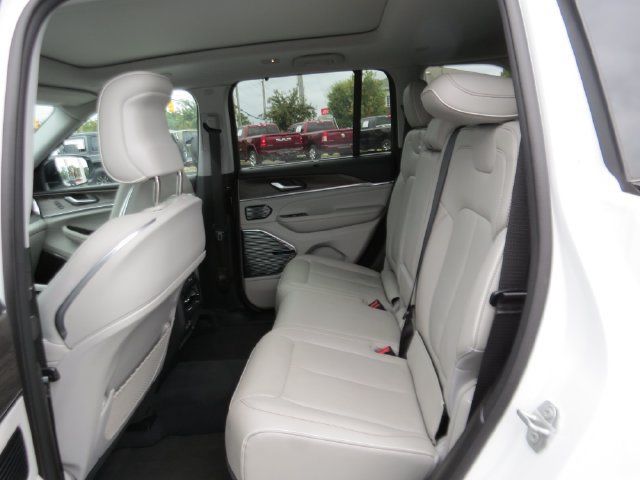 Used 2023 Jeep Grand Cherokee Overland w/ Adv Protech Group III AWD/4WD image 12