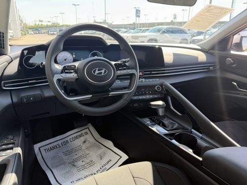 Certified 2025 Hyundai Elantra SEL FWD image 22