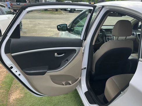 Used 2014 Hyundai Elantra GT FWD image 15