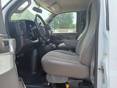 Used 2022 GMC Savana 3500 w/ Power Convenience Package RWD image 10