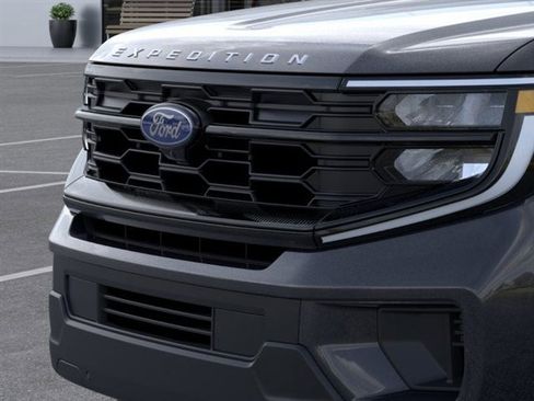 New 2025 Ford Expedition Active image 17