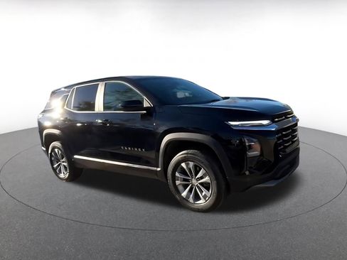 Used 2025 Chevrolet Equinox LT image 2