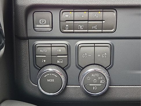 New 2026 Chevrolet Suburban RST w/ Comfort Package AWD/4WD image 21