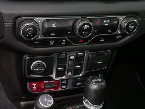 Used 2024 Jeep Wrangler Unlimited Rubicon image 23