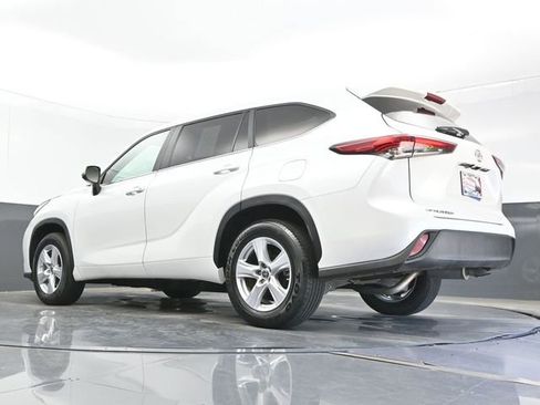 Used 2023 Toyota Highlander L FWD image 24