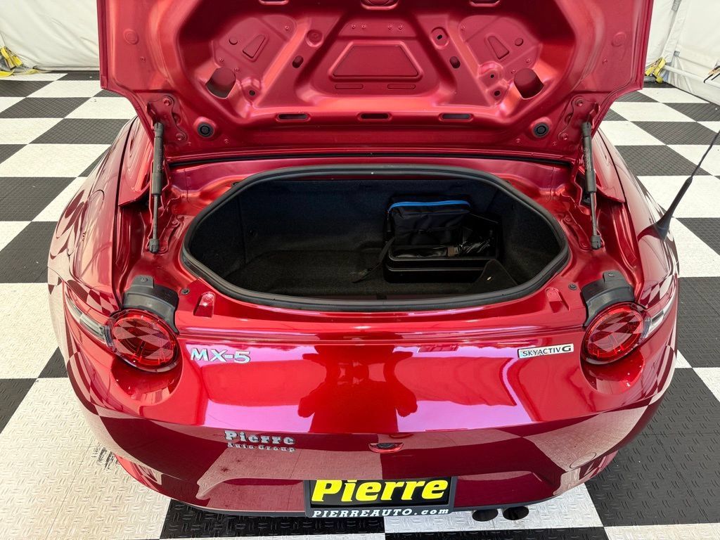 Used 2022 MAZDA MX-5 Miata Club RWD image 4