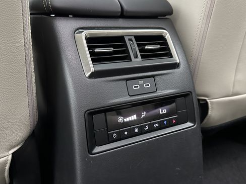 Used 2024 MAZDA CX-90 Plug-In Hybrid w/ Preferred image 33